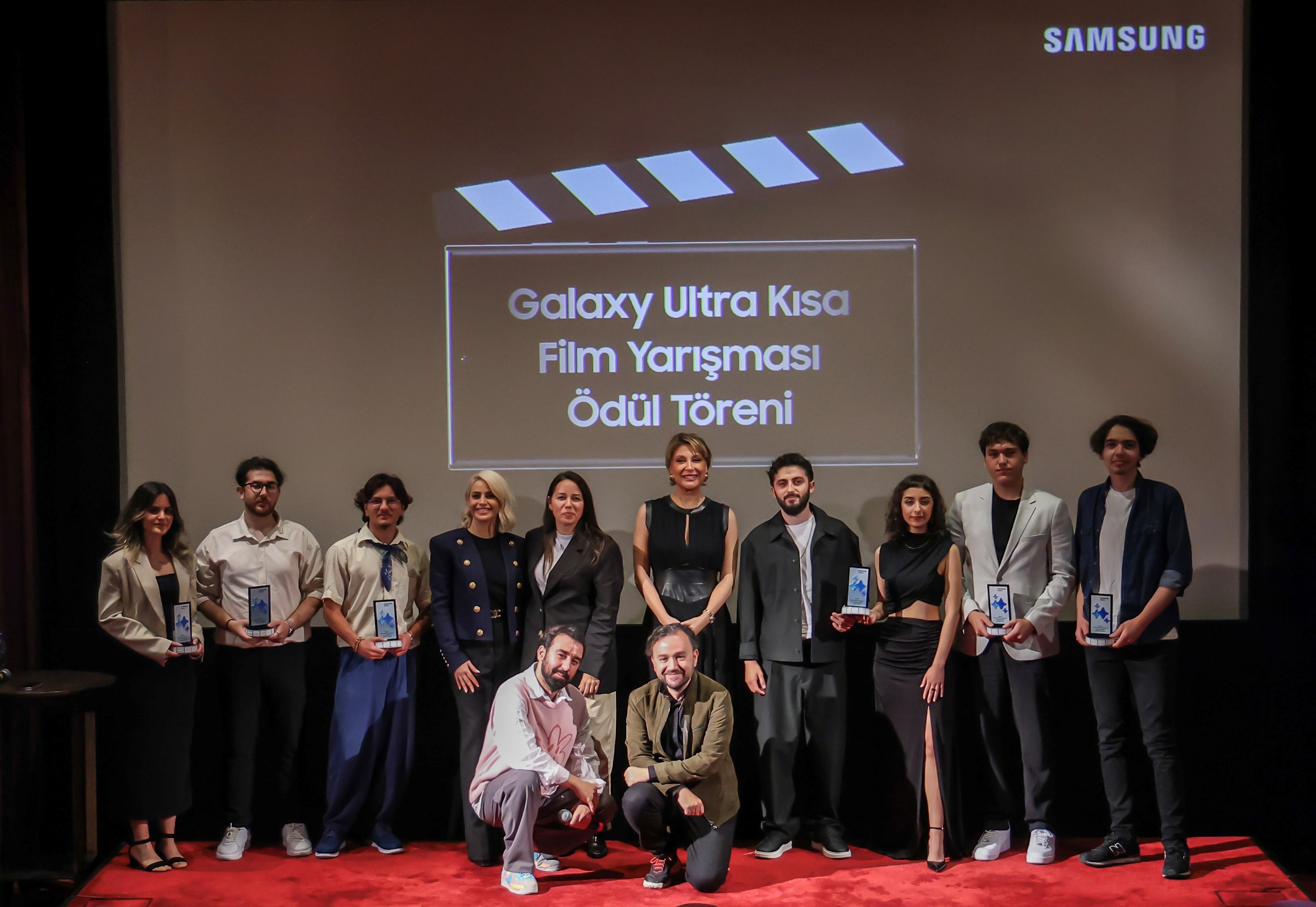 Galaxy Ultra Kısa Film Yarışması ödül töreni’nde genç yönetmen adayları ödüllerini aldı.