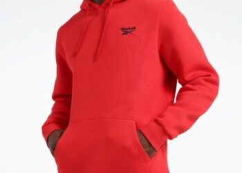 Reebok Sade ve şık model seçkileriyle Sevgililer Günü’nde adımlara eşlik edecek.