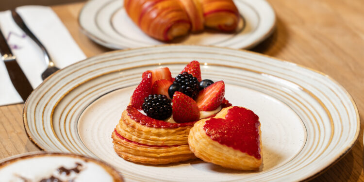 Özel şeflerin elinden çıkan aşk kokan lezzetler ile Cafe Marmara’da Sevgililer Günü ruhu başlıyor!