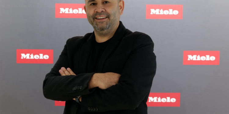 Miele, teknolojiyi şıklık ile buluşturduğu İstanbul Florya’daki yeni mağazasında eşsiz bir deneyim sunuyor.