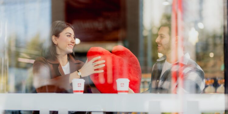 Aytemiz İstasyonlarında Sevgililer Günü’nde ikinci illy kahve hediye.