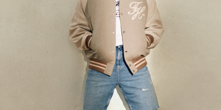 Tommy Hilfiger, İlkbahar 2025 kampanyasında Stray Kids grubunun rol aldığını duyurdu.