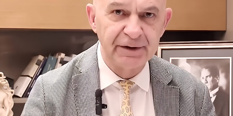 HPV aşısı ve tarama ile rahim ağzı kanseri önlenebilir.