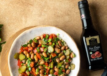 Nar ekşisiyle yemeklerinize sanat katın.