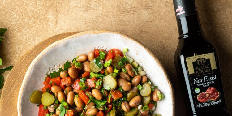 Nar ekşisiyle yemeklerinize sanat katın.