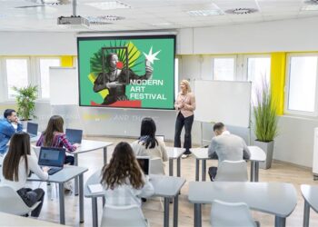 Panasonic, dünyanın en küçük ve en parlak 8.000lm VMZ82 serisi projektörlerini sergiliyor.