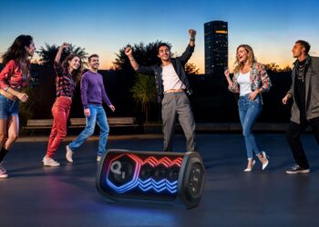 Cuma akşamını değil, tüm haftayı sallamaya hazır mısın? Rave 3 ile tanış.