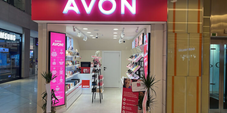 Avon’un 88’inci satış noktası Tepe Nautilus AVM’de açıldı.