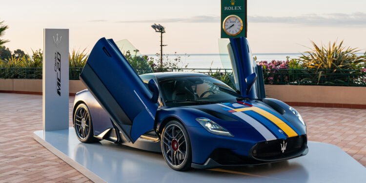 Maserati, özel MC20 Cielo “Less is More*…?” modeli ile Rolex Monte-Carlo Masters’a geri döndü.
