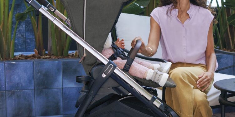 İtalyan Inglesina Aptica Glam ile Tek Elle Aç & Kapa.