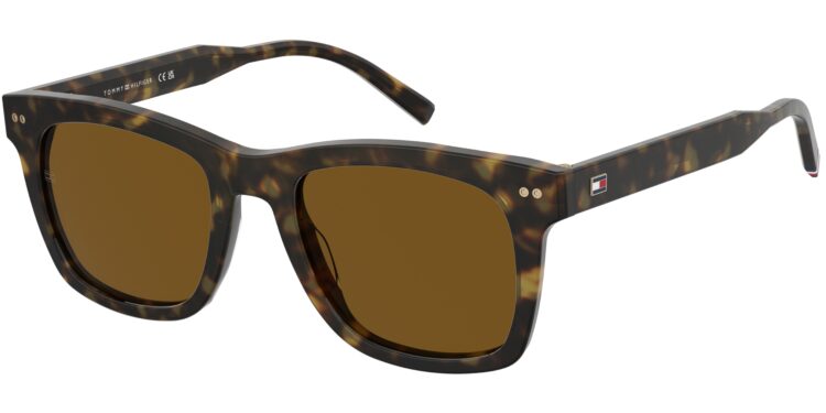 Tommy Hilfiger, İlkbahar/Yaz 2025 gözlük Koleksiyonunu tanıttı.