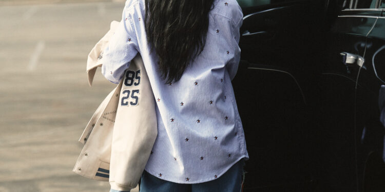 Tommy Hilfiger ve Aleali May, Tommy Girl 2025 İlkbahar kapsül koleksiyonunu tasarladı. 