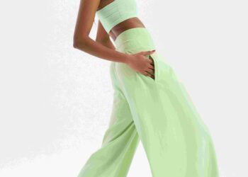 Comeup, SS’25 koleksiyonuyla yaz renklerine hayat veriyor.