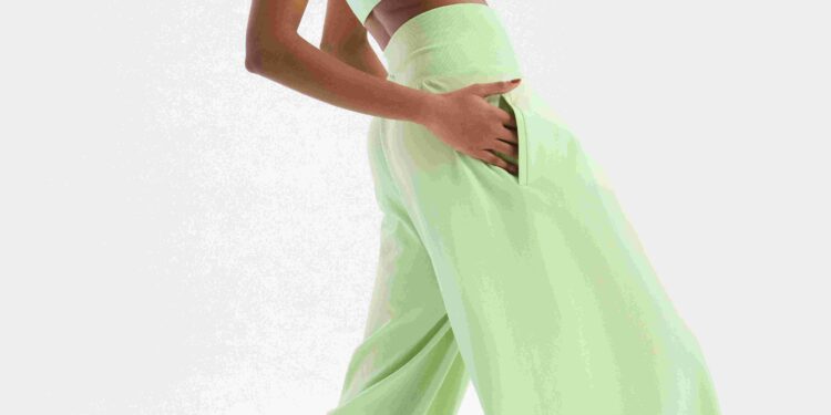 Comeup, SS’25 koleksiyonuyla yaz renklerine hayat veriyor.