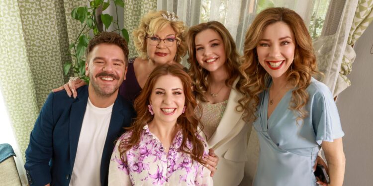 Merakla beklenen “Sihirli Annem: Hepimiz Biriz” filminden ana afiş paylaşıldı.