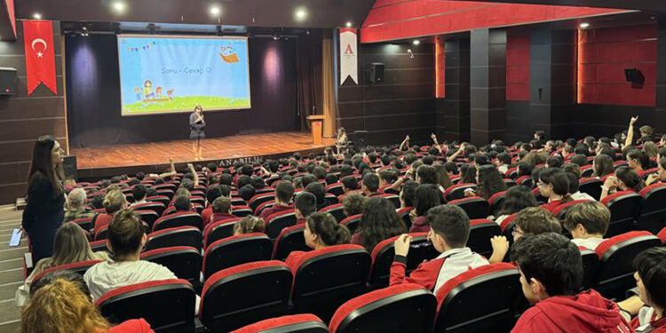 Çocuklar kırtasiye atıklarını biriktirdi, Adel/Faber-castell ile geleceği renklendirdi!