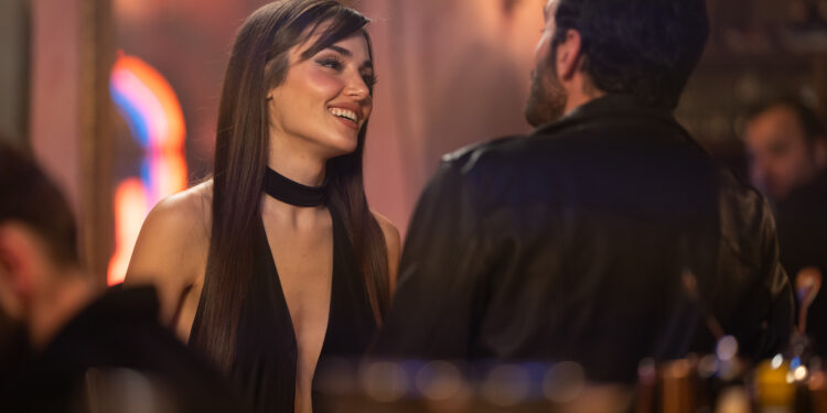 Hande Erçel ve Barış Arduç’un yer aldığı Disney+’ın Aşkı Hatırla’ dizisinden yeni tanıtım yayınlandı!