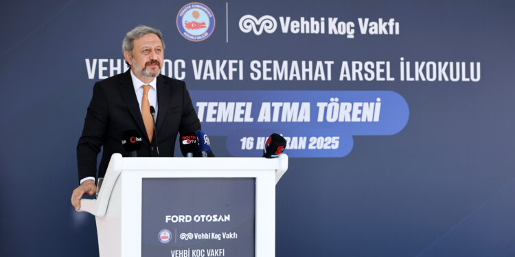 Ford Otosan’dan Vehbi Koç Vakfı iş birliği ile Kocaeli’ye yeni bir eğitim yatırımı: 35 derslikli ilkokulun temeli atıldı.