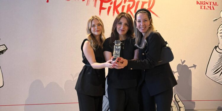 37. Kristal Elma’da en iyi reklam filmi ödülü Maylo’nun oldu.