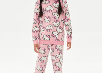 Miniklerin yaz günlerine renk katan konfor: Marks & Spencer lisanslı çocuk koleksiyonu.