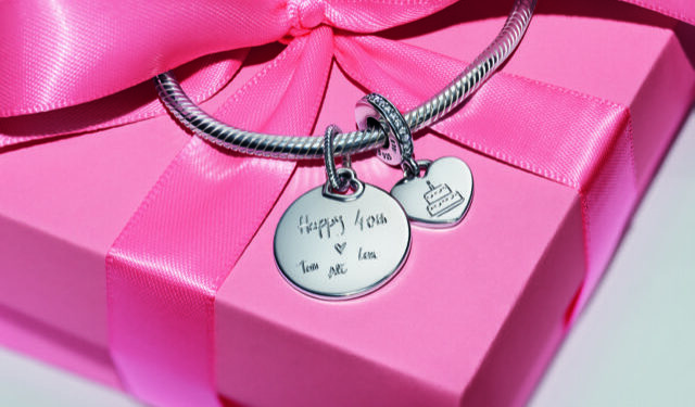 Pandora ile sevgini özel bir dokunuşla anlat!