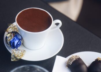 Kahve Dünyası / çikolatanın favori eşlikçisi Türk kahvesi seçildi.