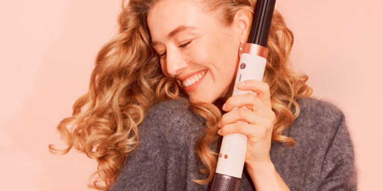 Dyson, yeni Airwrap Co-anda 2x™ saç şekillendirme ve kurutma setini tanıttı.