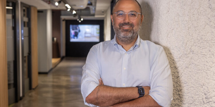 Skechers Türkiye’de üst düzey atama Efe Çapar Skechers Türkiye Pazarlama Direktörü oldu.