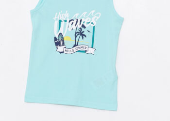 Miniklere özel tatil kombinleri LC Waikiki’de.