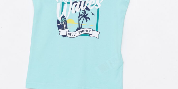 Miniklere özel tatil kombinleri LC Waikiki’de.