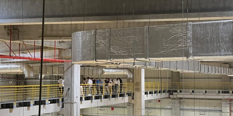 DHL Express Türkiye, müşteri deneyim turları ile iş ortaklarına operasyonel süreçlerini tanıtıyor.