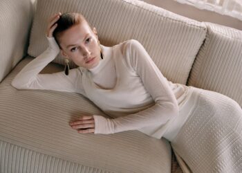 KNITSS, Sonbahar-Kış 2025/26 “She is the Muse” Koleksiyonu ilham veren güçlü kadınlar için yaratıldı.