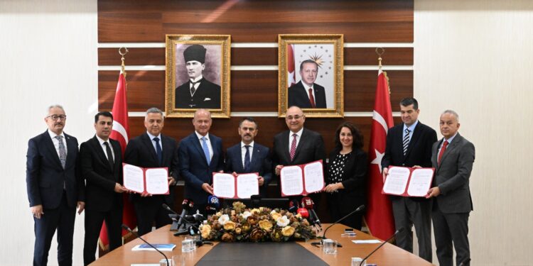 Ford Otosan’dan Vehbi Koç Vakfı iş brliğiyle Başiskele’ye eğitim yatırımı.