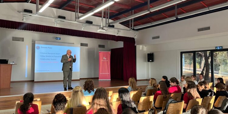 Koruncuk Vakfı’nda kız çocuklarına finansal okuryazarlık ve finans güvenliği eğitimi gerçekleşti.