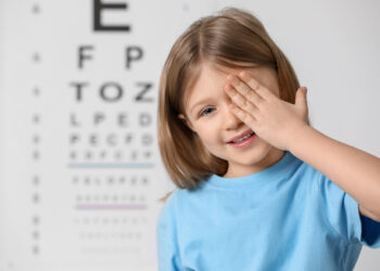 Okul döneminde çocuklarda göz tembelliğine dikkat.