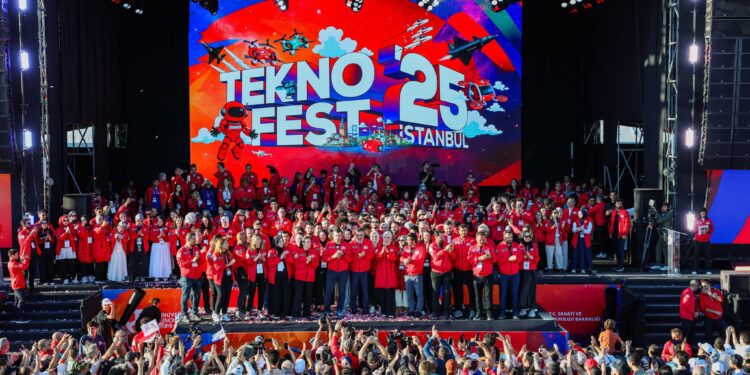 Gökyüzünde Heyecan, Yerde Coşku: