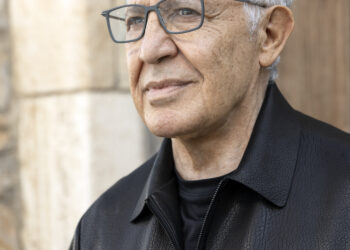Zülfü Livaneli’den aşkın ve direnişin romanı: Bekle Beni raflarda!