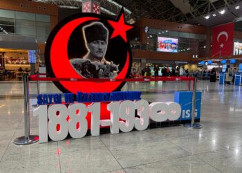 Atatürk 10 Kasım’da İstanbul Sabiha Gökçen’de anıldı.