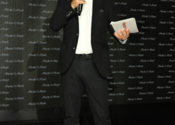 MediaMarkt’ın rengârenk Şahane Cuma’sını Ezgi Mola ve Berk Keklik (Uberkuloz) başlattı.