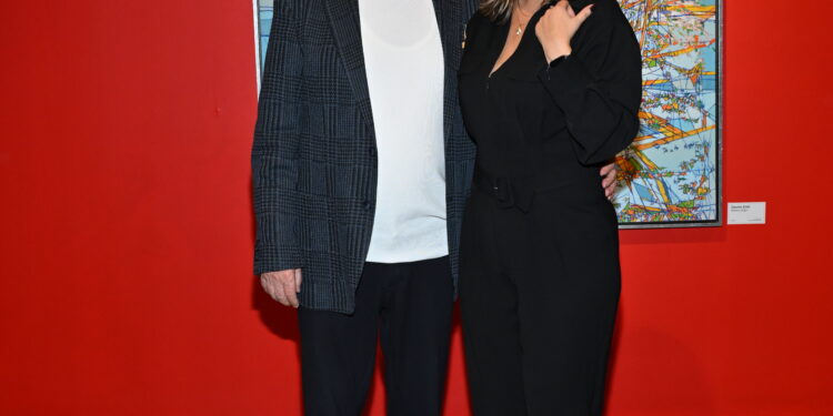 Yılın son sergisi “Trilogy Of Time” için renkli açılış.