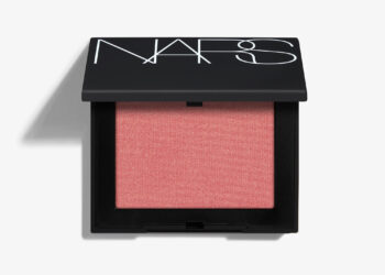 NARS’tan ikonik Talc-Free Allık: yenilenen dokusuyla kusursuz renk.