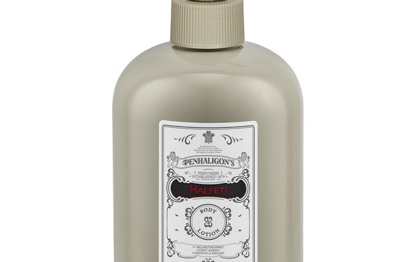 Penhaligon’s’ın zamansız kokuları, günlük bakım deneyimiyle buluşuyor.