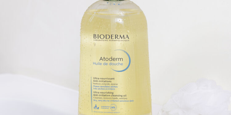 Cilt kuruluğuna karşı Bioderma Atoderm ile bakım rutini; temizle ve nemlendir.