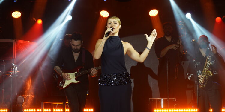 Derya Uluğ’dan TURKCHEM gecesine özel performans.