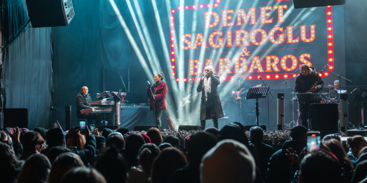 İş Sanat 2026’yı Demet Sağıroğlu ve Barbaros ile karşıladı.