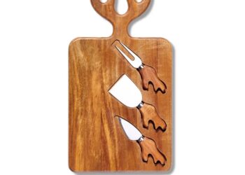 Korkmaz Akasya Koleksiyonu yeni yıl sofralarına şıklık katıyor.