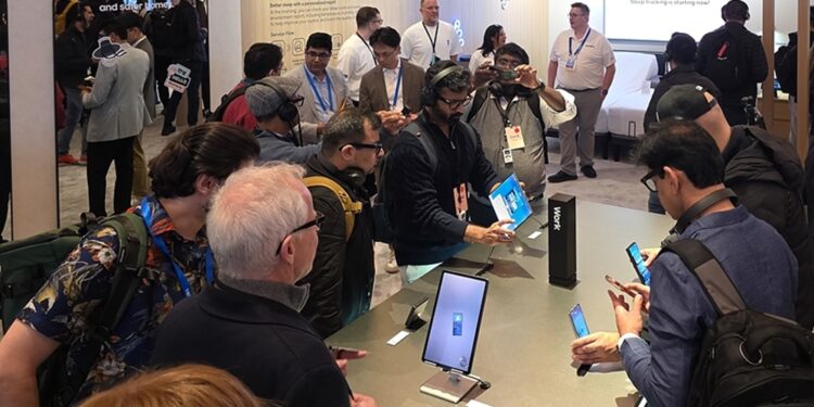 Bakıma Eşlik Eden Yapay Zekâ Dostu, ailenin zindeliğini ve güvenliğini sağlıyor.