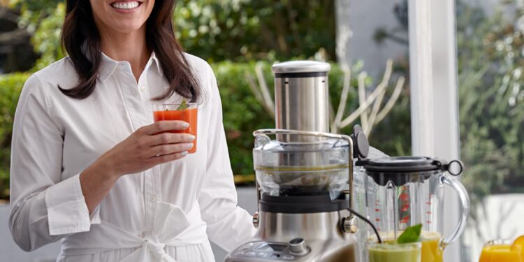 Vitamin deposu sebze ve meyveleri, soğuk sıkım teknolojisiyle taptaze içeceklere dönüştürüyor.