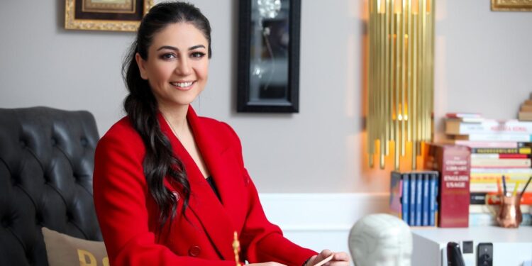 Türk dil bilimciden yerli deneyimle küresel cihaz.