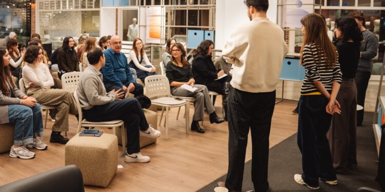 Öğrencilerin mobilya tasarımları ünlü markaların kataloglarına girdi.